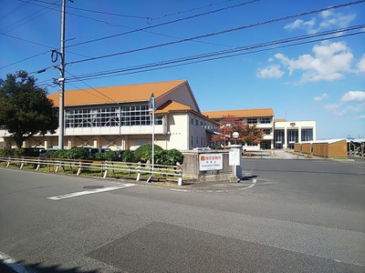 中学校　松江市立義務教育学校玉湯学園（中学校）まで2000m