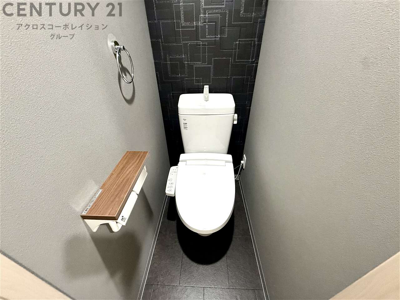 トイレ　温水洗浄便座付きのトイレです♪