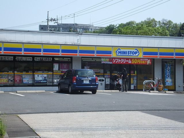 コンビニ　ミニストップ（コンビニ）まで757m