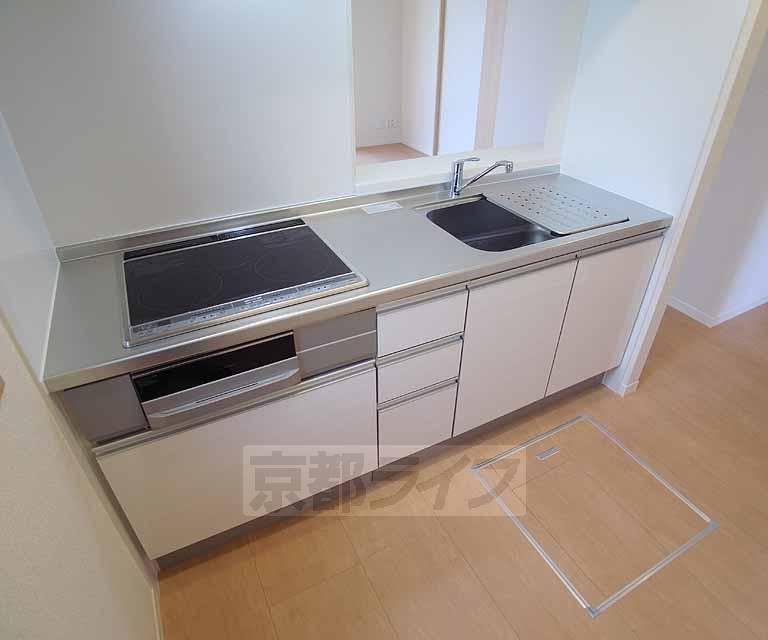 キッチン　３口コンロのシステムキッチンです。