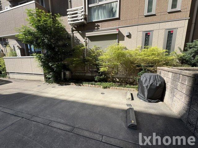 駐車場　駐車場があるので、車を買う予定の方も安心です