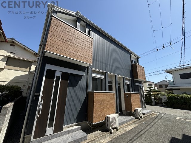 建物外観　宅配ボックス付きで不在時にも便利♪
