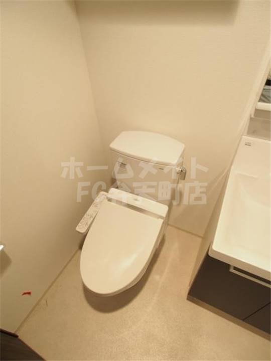 トイレ　温水洗浄便座付トイレです