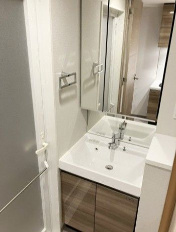 洗面設備　参考写真：別部屋タイプ
