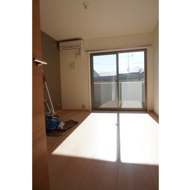居室・リビング　※同タイプの別部屋の写真です。
