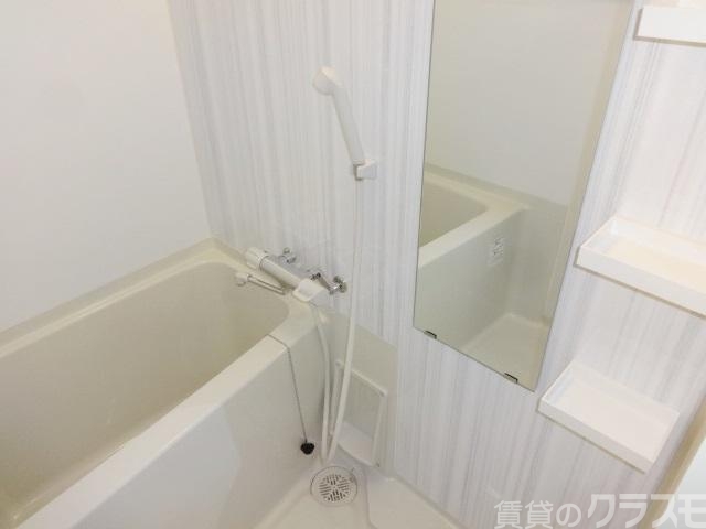 バス・シャワールーム　お風呂とトイレは別です。