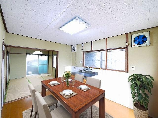 居室・リビング　CGで家具等を配置したもので家具等は含まれません