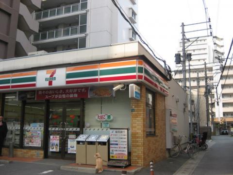 コンビニ　セブンイレブン福岡草香江2丁目店（コンビニ）まで382m