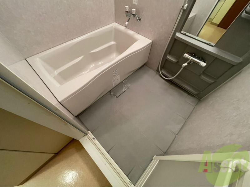 バス・シャワールーム　バスルームはこちらです。広々としてゆったり休めます。