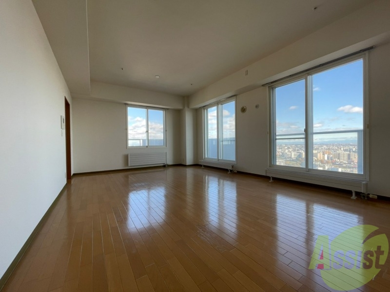 居室・リビング　広くてキレイなＬＤＫが広がっていて、充実した生活が送れそう。