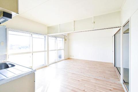 ビレッジハウス芳賀2号棟の居間写真