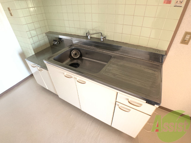 キッチン　キッチンは幅もあり料理が楽しくなりそうです。