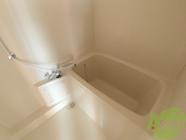 バス・シャワールーム　広さのあるバスルームで疲れが取れそうですね。