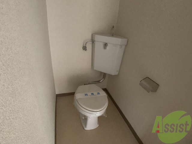 トイレ　トイレはシンプルな作りで使いやすそうです。