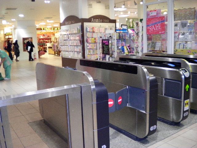 ショッピングセンター　ペリエ稲毛（ショッピングセンター）まで330m