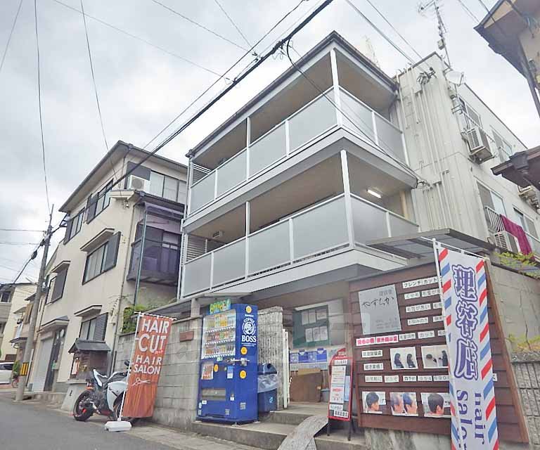 松本マンションの建物外観