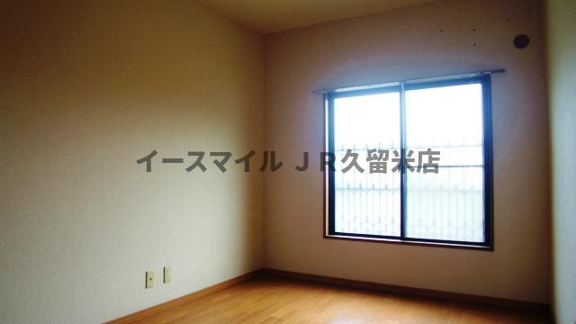 その他部屋・スペース　落ち着いた色調の寝室です