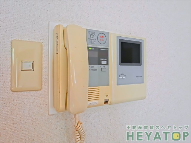 セキュリティ　不意の訪問もモニター付きドアホンで安心確認