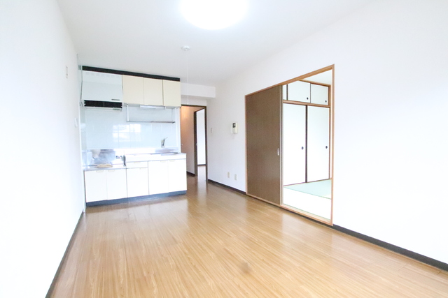 居室・リビング　ダイニングキッチン８帖♪※照明設備ではありません