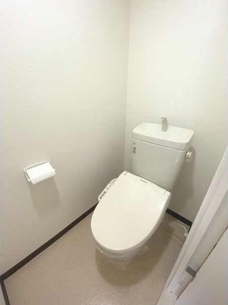 地下鉄東山線 亀島駅 徒歩6分 9階建 築38年のトイレ写真