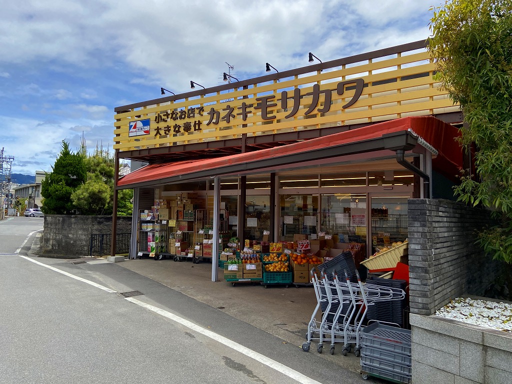 【橿原市西池尻町のマンションのスーパー】