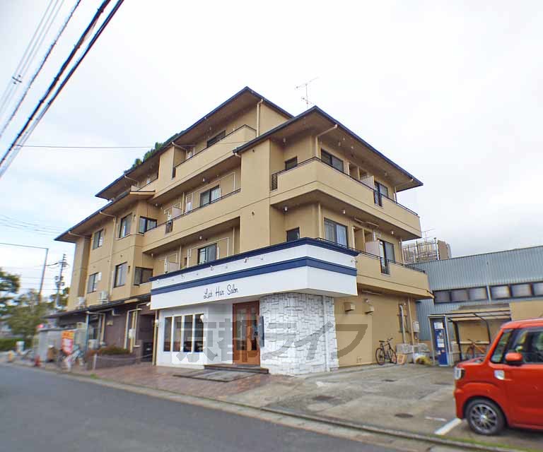京都市左京区岩倉中大鷺町のマンションの建物外観
