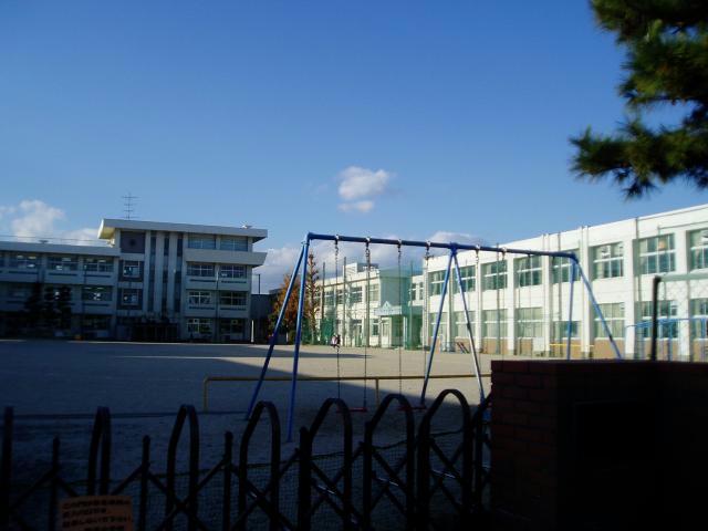 小学校　津市立豊津小学校（小学校）まで963m