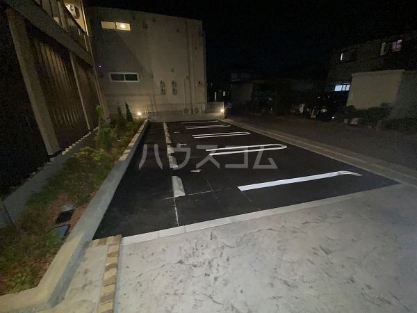【西尾市伊藤のアパートの駐車場】