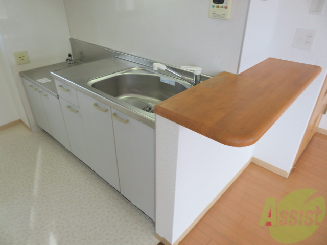 キッチン　こちらはキッチン。調理スペースもあり使いやすそうです。