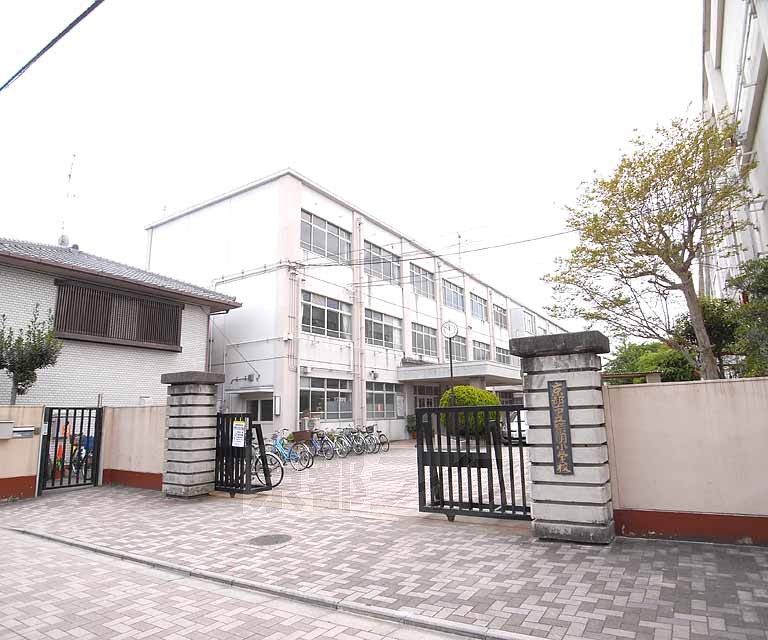 【サンロイヤル烏丸の小学校】