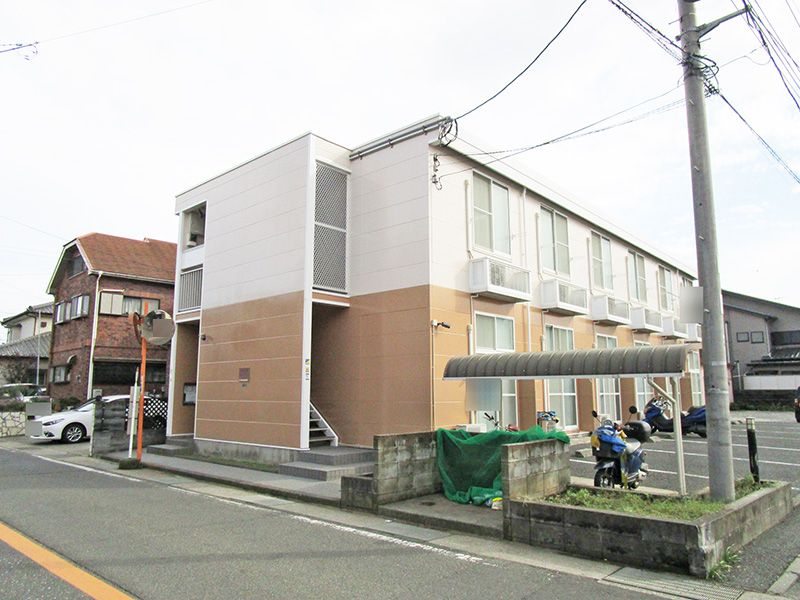 横須賀市長井のアパートの建物外観