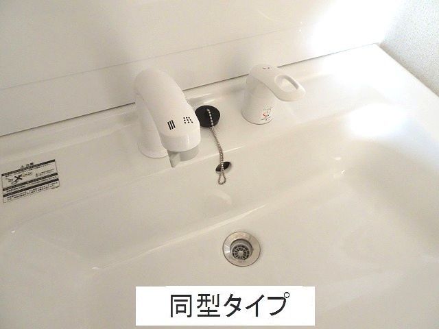 【静岡市駿河区高松のアパートの洗面設備】