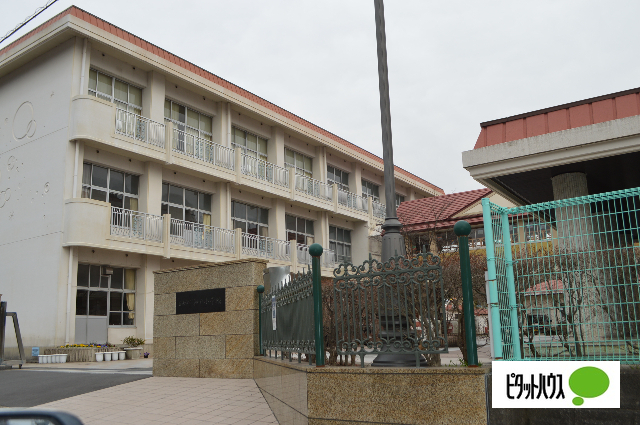 小学校　富士市立神戸小学校（小学校）まで668m