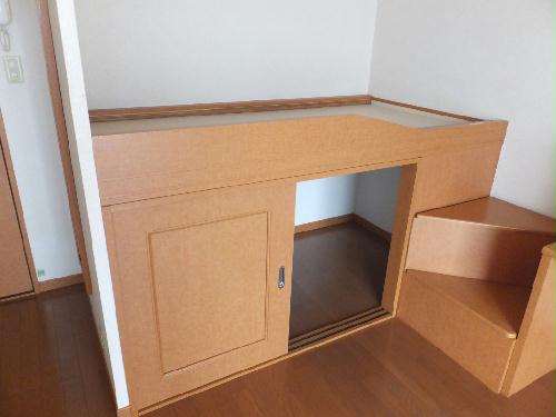 その他部屋・スペース　ベット下大型収納付き