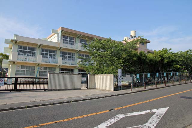 【ファミール二島の小学校】