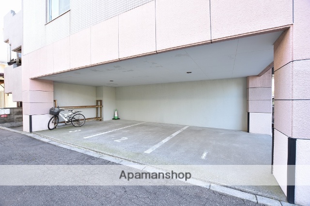 駐車場　エントランス