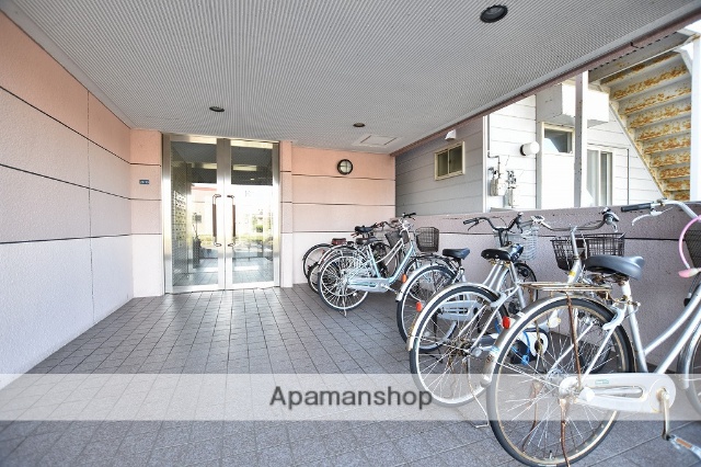 エントランス　駐車場