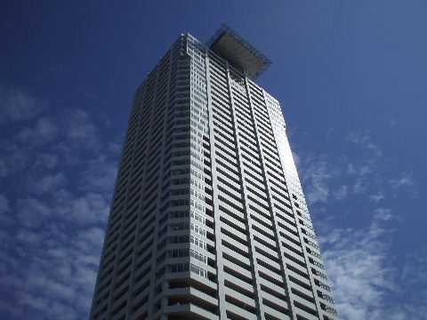 名古屋市熱田区六野のマンションの建物外観