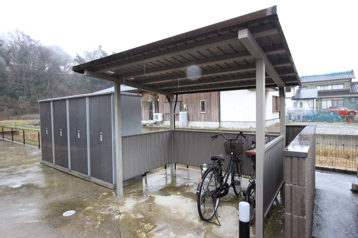 その他共有部分　駐輪場、タイヤなどしまえるトランクルームもございます♪