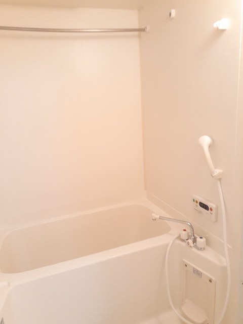 バス・シャワールーム　追い焚き付きでいつでも温かいお風呂に浸かれます☆