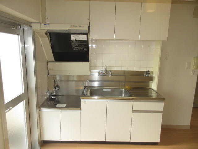 キッチン　コンパクトで使い勝手の良いキッチン