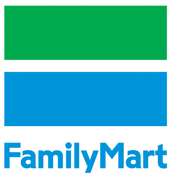 コンビニ　ファミリーマート（コンビニ）まで818m