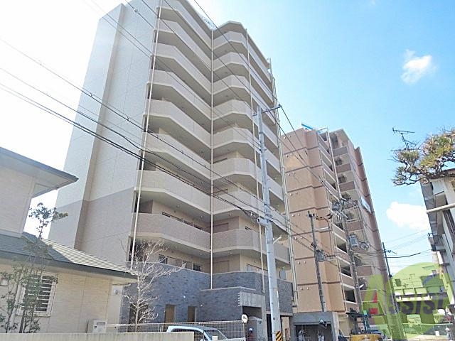 吹田市広芝町のマンションの建物外観