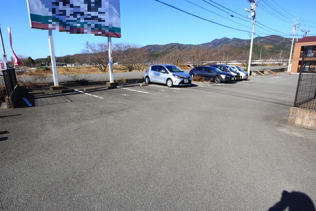 【東温市北方のアパートの駐車場】