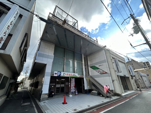 【大和高田市本郷町のマンションの建物外観】