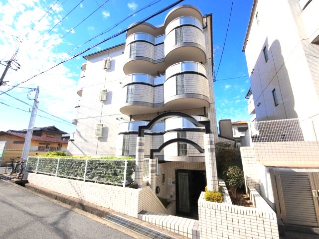 【奈良市あやめ池南のマンションの建物外観】