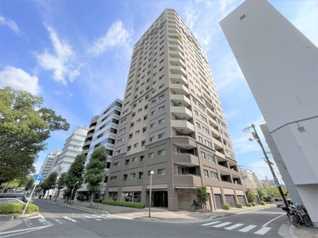 広島市中区鶴見町のマンションの建物外観