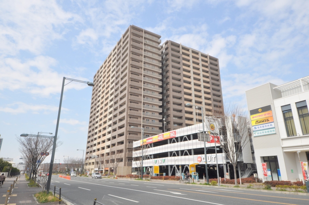 八尾市龍華町のマンションの建物外観