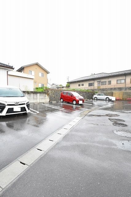 【郡山市八山田のアパートの駐車場】