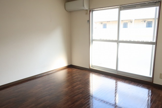 居室・リビング　洋室、エアコン付きです